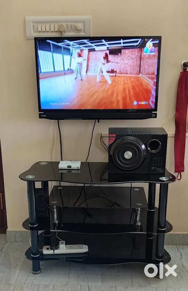 32 LED Tv HDMI with glass stand