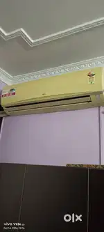 8 years old 1.5 ton split ac