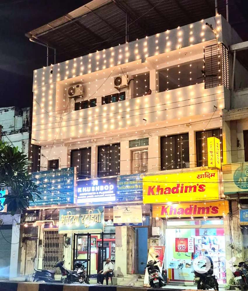 Main station road shop on rent