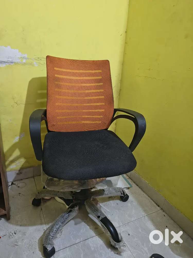 Office chair with wheels