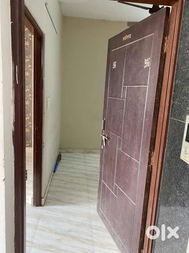 3 bhk flat one room is available from 1st dec for one female
