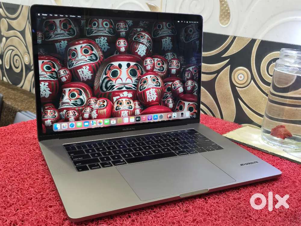 Apple Macbook Pro i9 16gb 512gb 5.5gb GRAPHICS 15inch Retina Touchbar