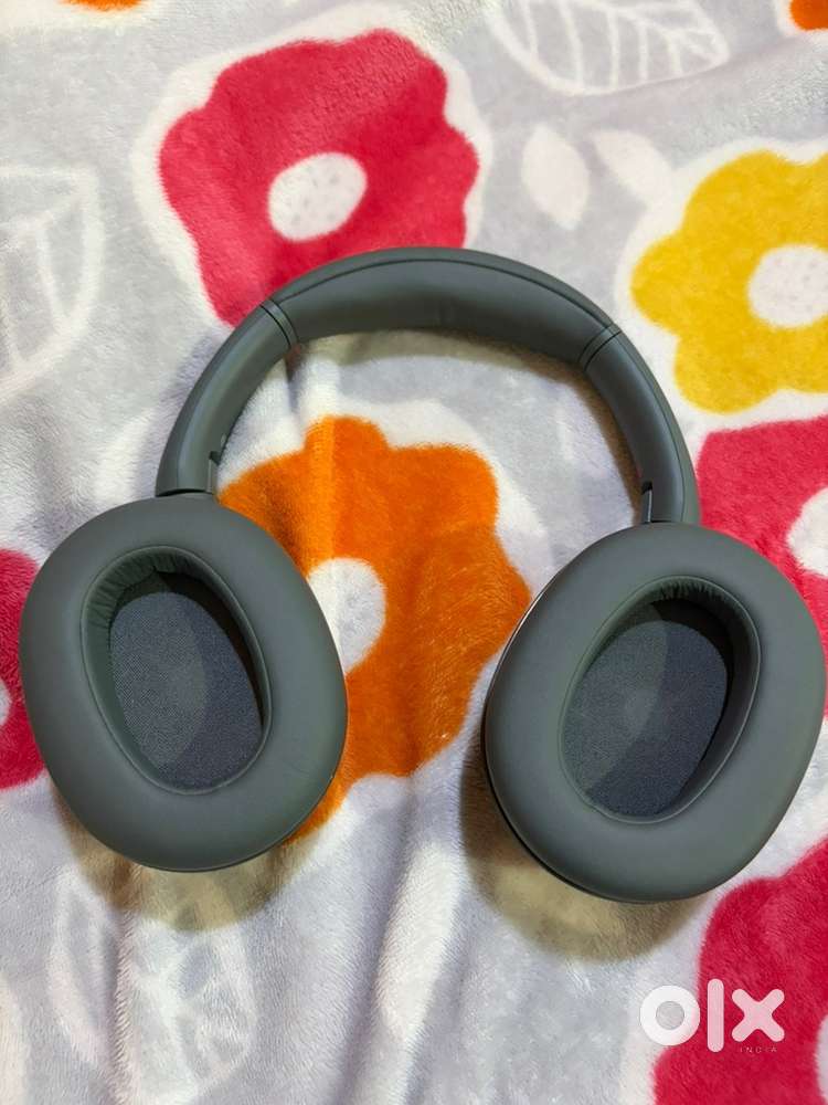 4 Months Old Sony ULT Weat Headset for Sale