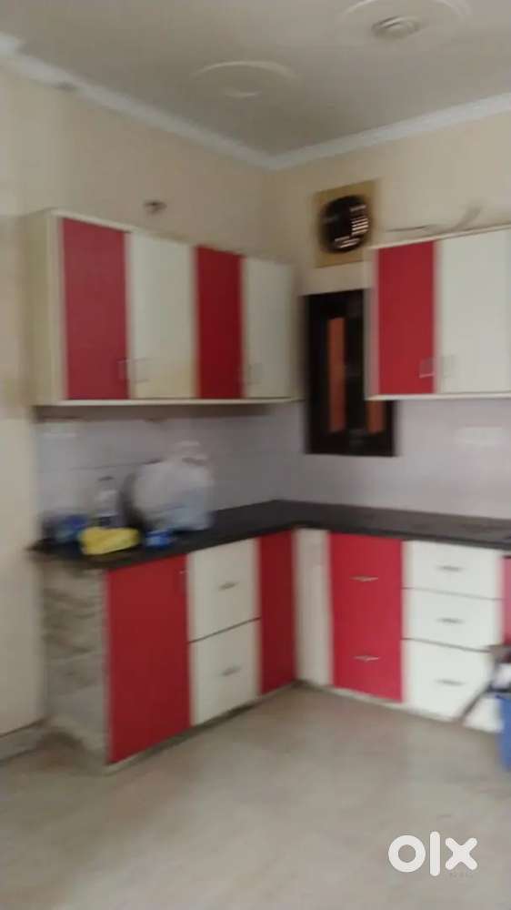 3 bhk floor available on rent