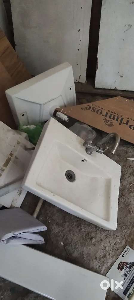 2 Washbasin with mixture tap 6 months old