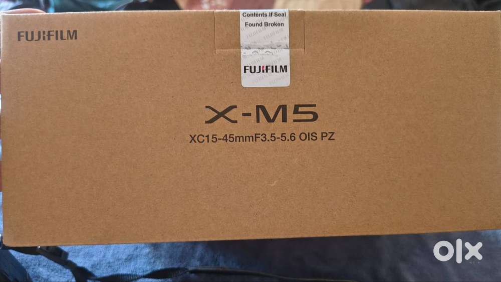 FUJIFILM XM5