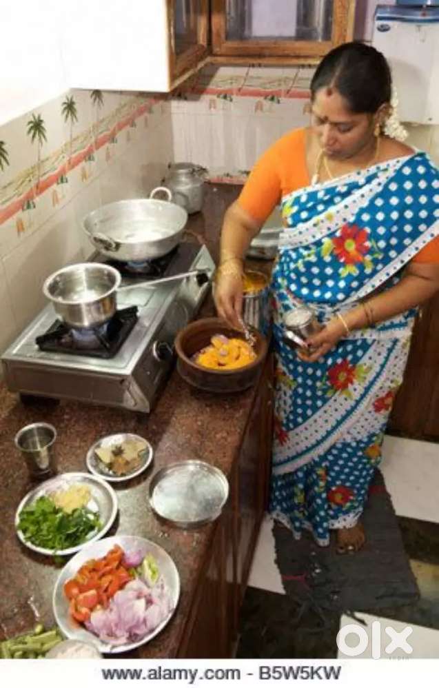 चपाती भाकरी बनवायचे काम पाहिजे