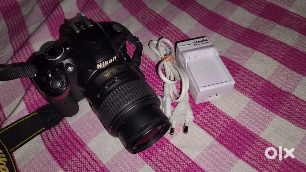 Nikon D3200 with 18-55 lens, in excellent condition