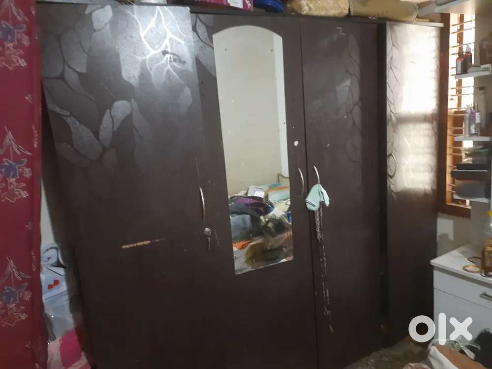 4 Door Brown Cupboard/Wardrobe - Excellent condition, Dismantlable