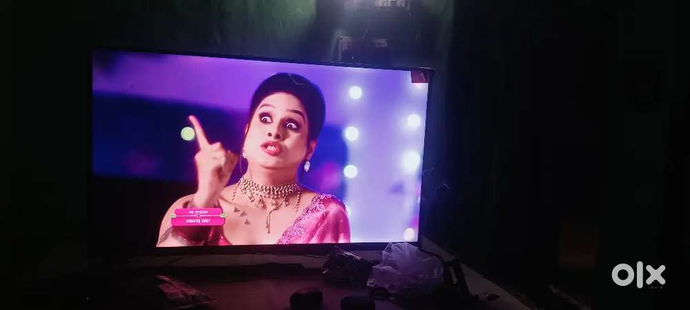 Tcl smart tv 32 inch 1080p superb condition