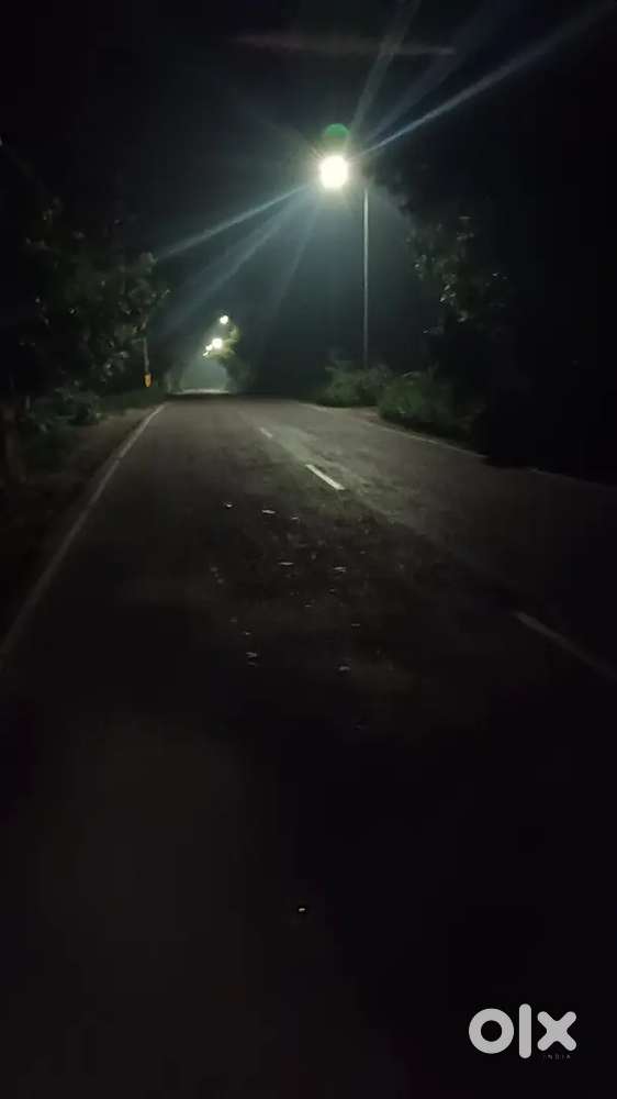 1000 verg gaj ka plot hai