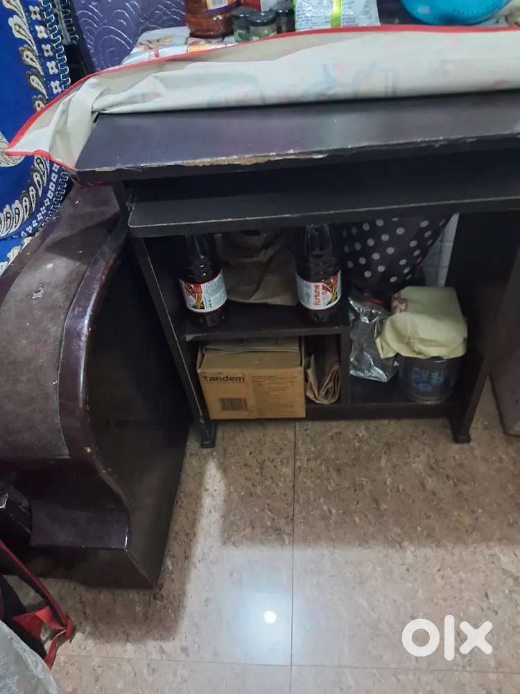 Computer table