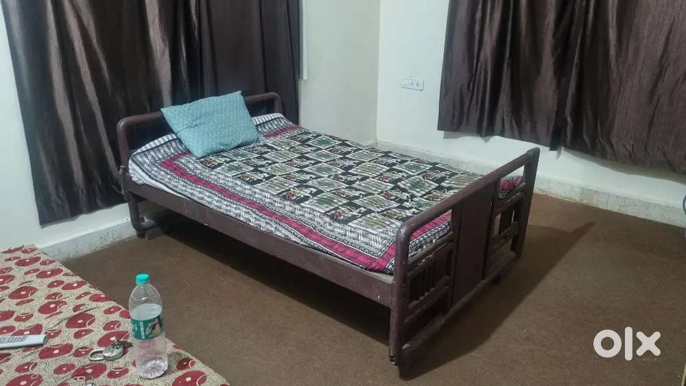 Ac & Non Ac Room wiith attachbath for job person or students