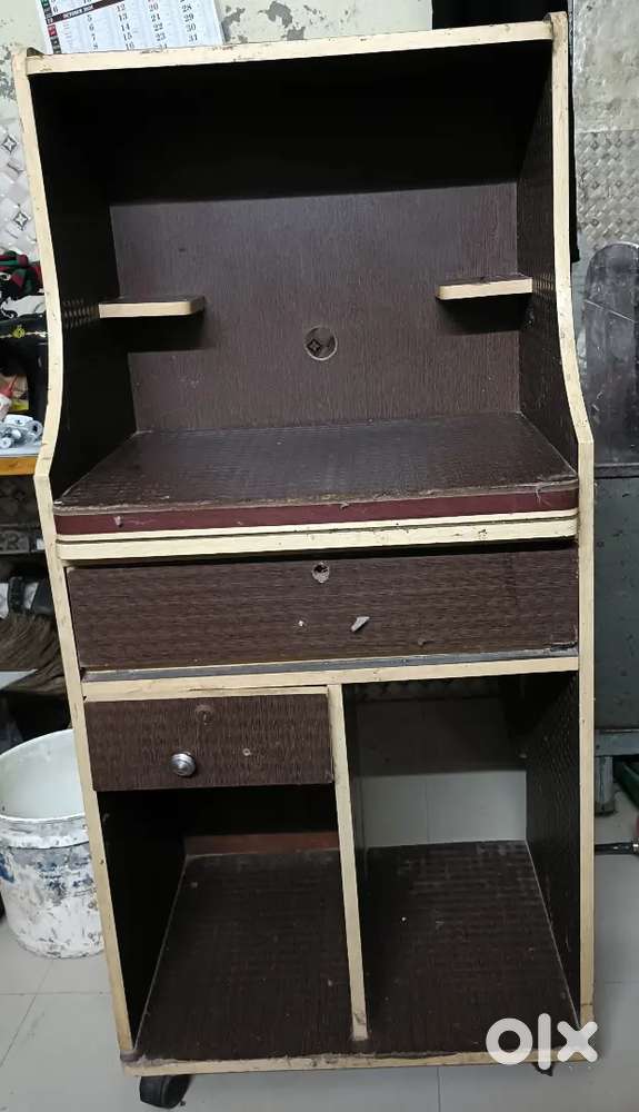 Computer desk