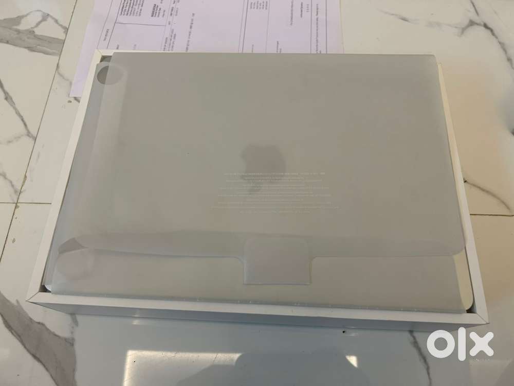 (Apple Macbook Air M2 15-inch)