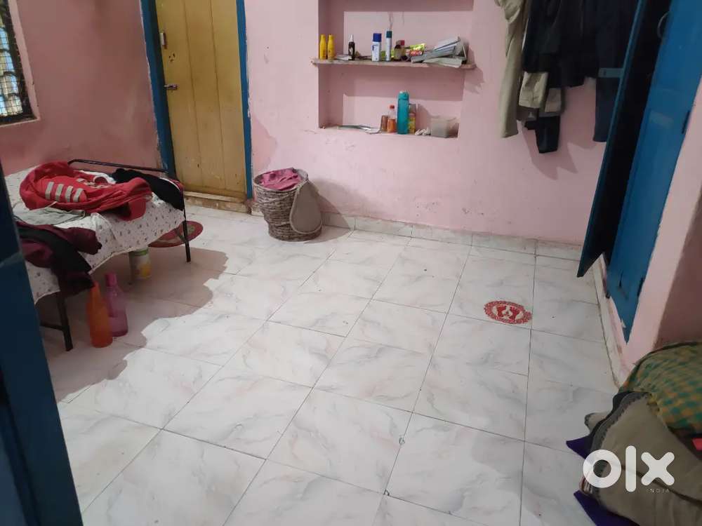 Need roommet students