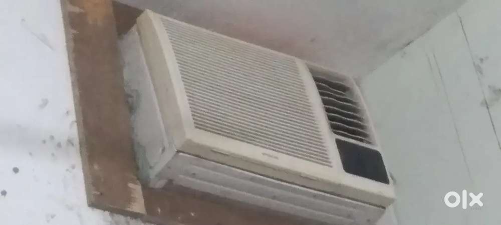 Hitachi ac 1.2 good condition