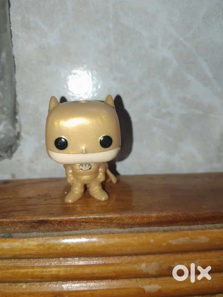 DC BATMAN GOLDEN KINDER JOY