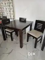 4 seater Dining Table for sale with 4 chairs