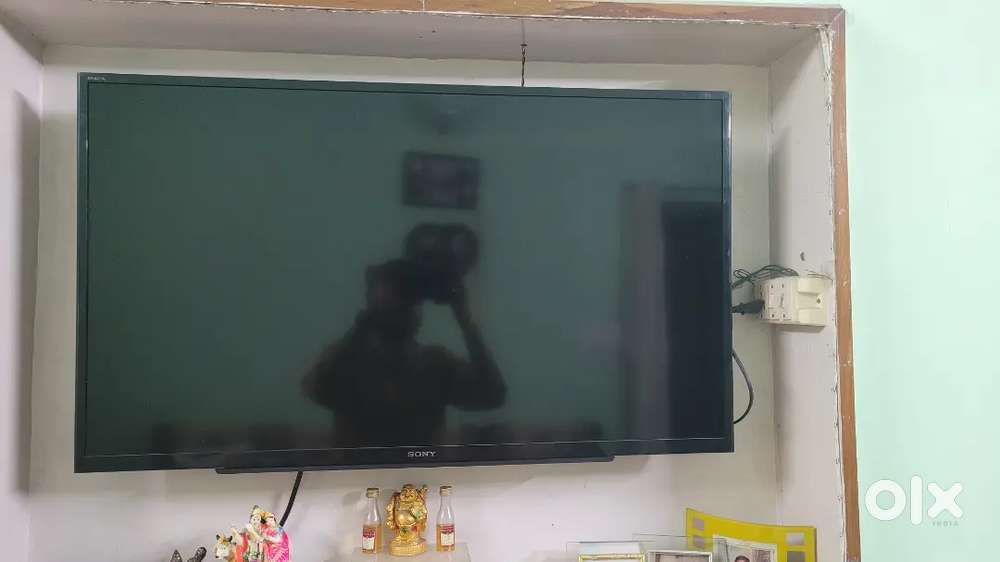 SONY 40 LED Full HD TV with Awesome picture quality & thundered sound