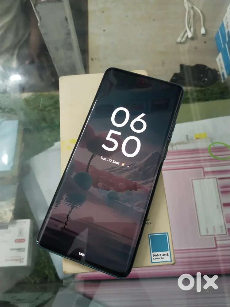 Moto edge 40 Neo 8+128 Rs 12500 &. IPHONE 15 & 256GB  RS 48500