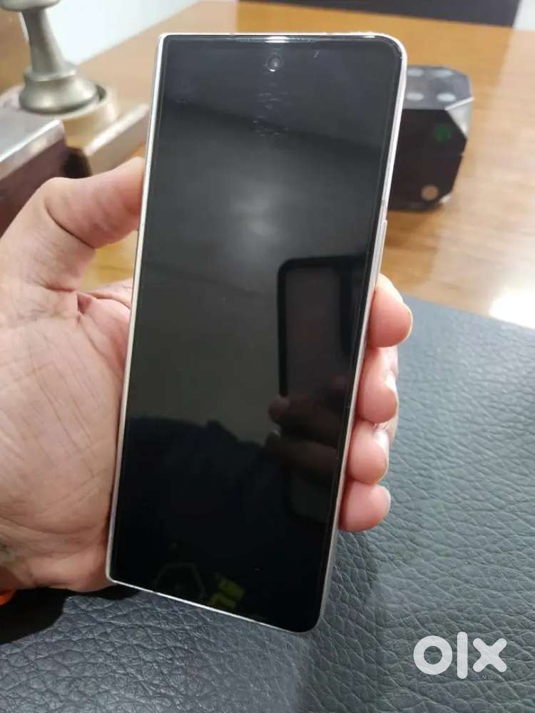 Samsung fold 4 12/256 indian **inner screen not working**