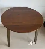Round table (detachable)