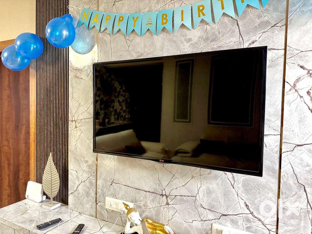 47” LG smart TV  LED available for sale