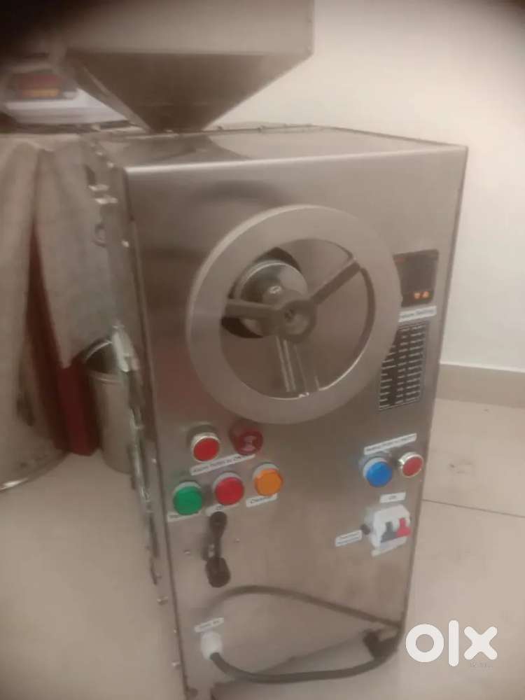 Oil extraction machine