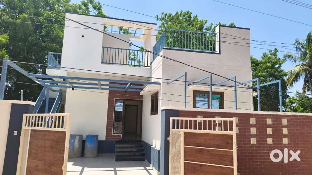 4 cent plot area. south facing New construction.