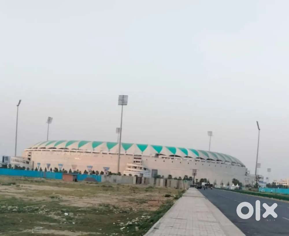 गोमती नगर एक्सटेंशन में शालीमार वन वर्ल्ड के पास आवासीय प्लॉट
