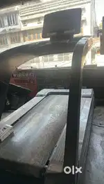 Running treadmill