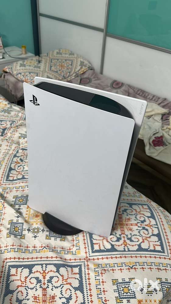 PS5 for sale with almost 200 games