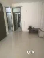 2bhk flat me one room available hai