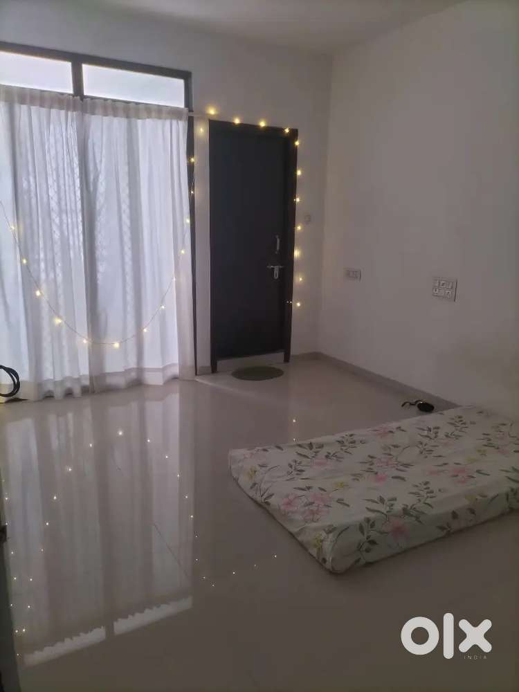 1 BHK available in flate for rent for student or bachelor