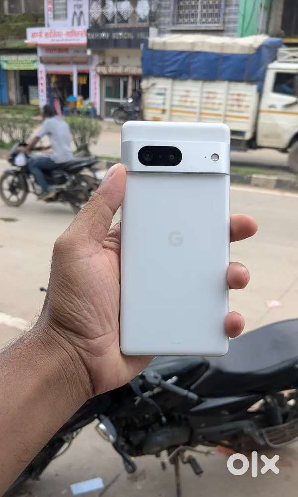 Google Pixel 7 5G with all accessories