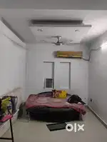 One girl flatmate