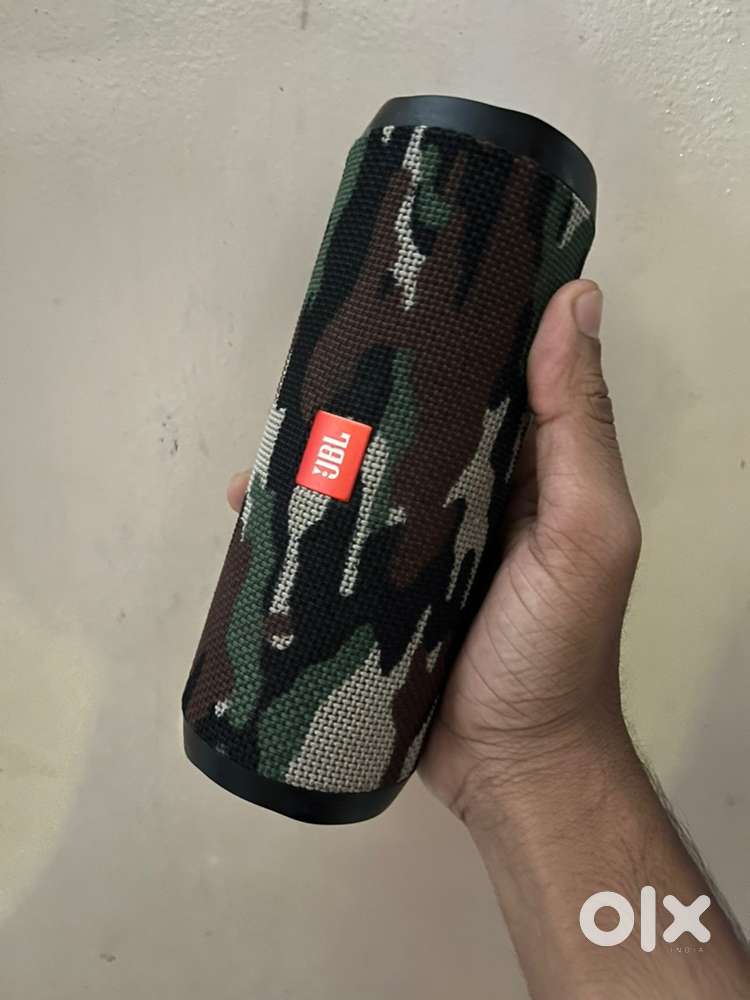Jbl flip 4 in working condition need battery replacment