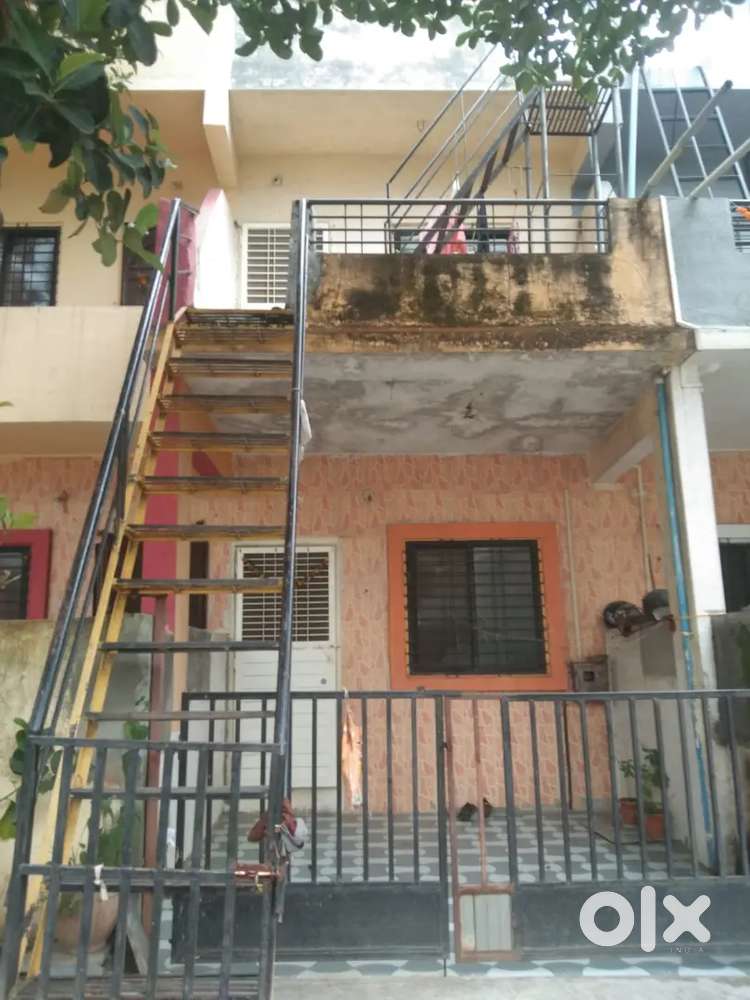 Two Bhk rohouse 1 room kichen  1room kitchen spreate spreate rent