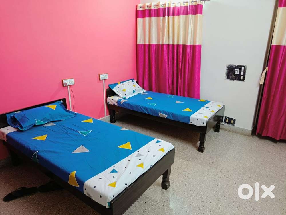 Fully furnished Ac Boys Pg available at sayajigunj nea for working men