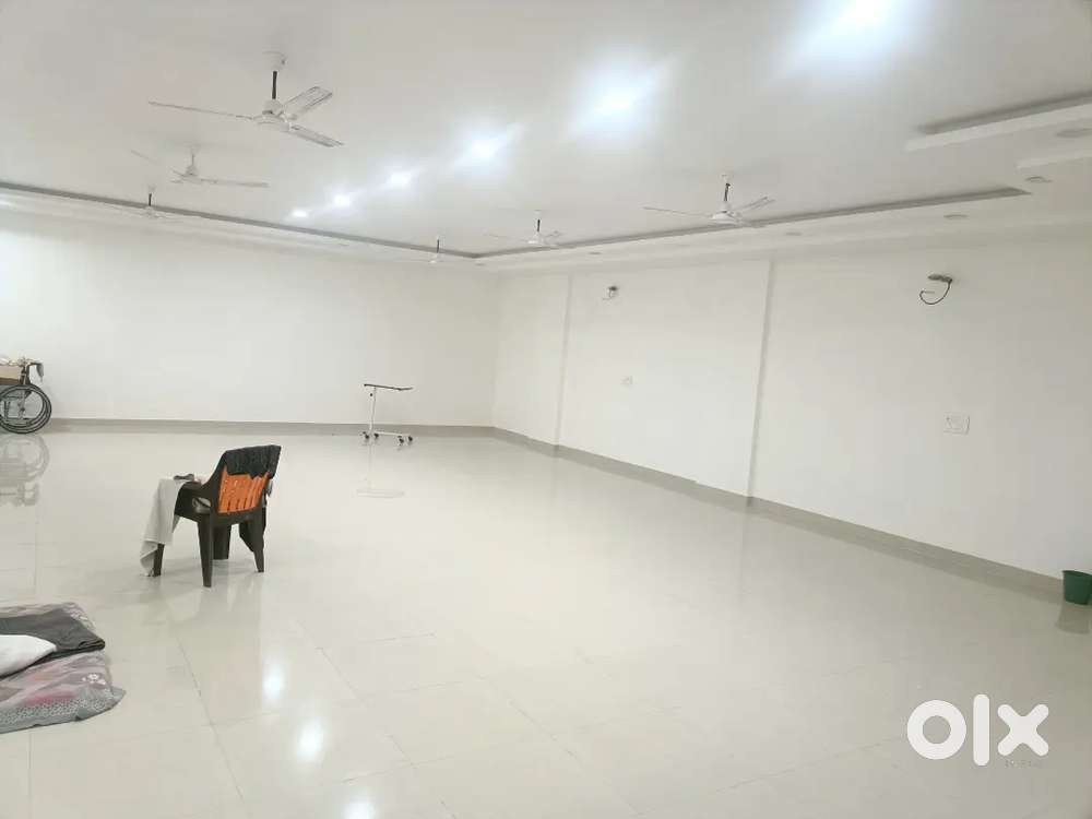 1300 sqft hall available for rent and commercial purpose