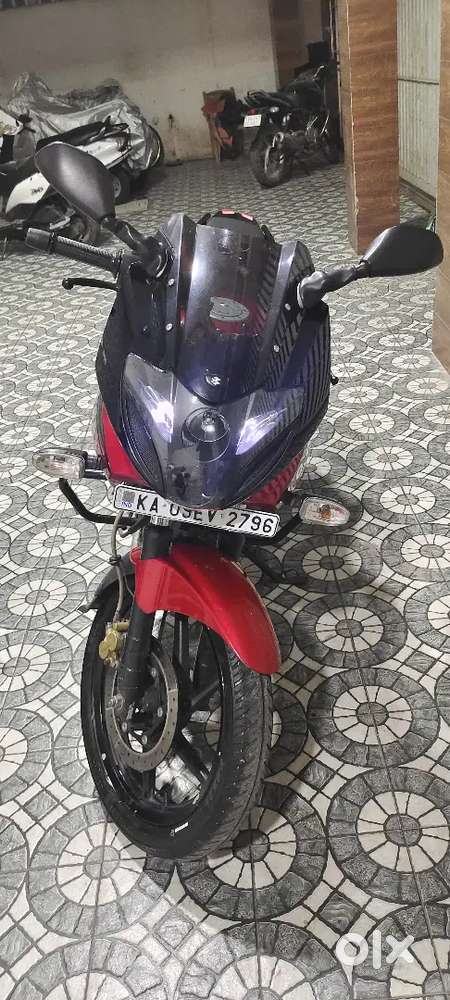 Selling my Pulsar 220F which is in superb condition