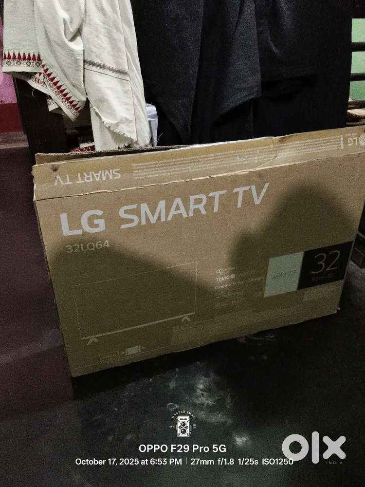 11 months old LG 32 INCH SMART LED TV FOR SALE