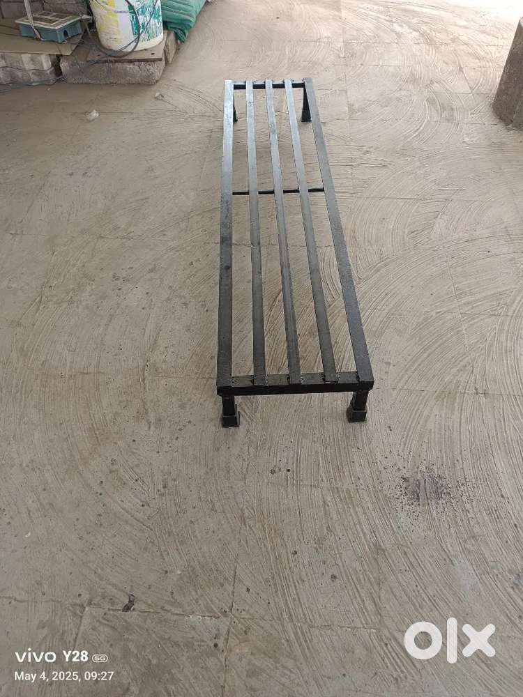 BRAND NEW POT STAND FOR GARDEN AND HOME