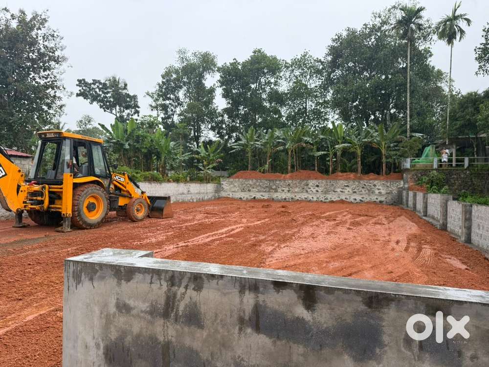 PARAKOD PAZHAMTHOTTAM 10 CENT NEAR PALLIKKARA MORAKKALA