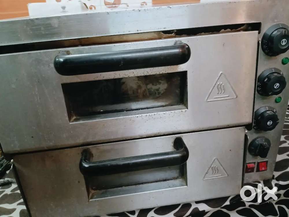 Commercial pizza oven