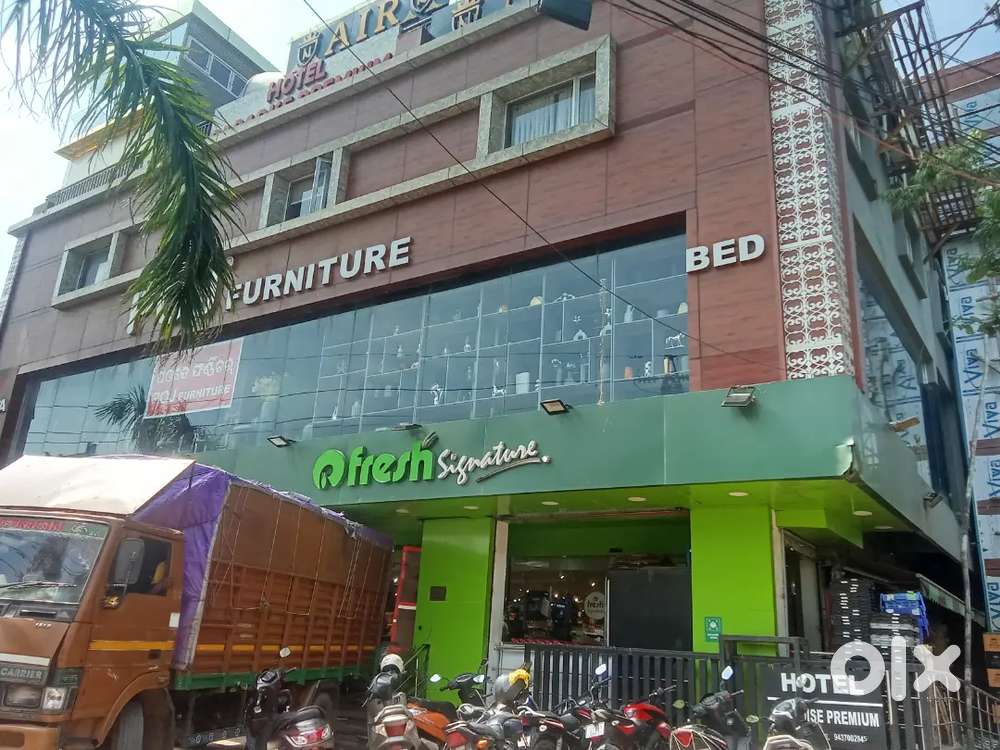 House keeping staff for girl, hotel paradise premium,