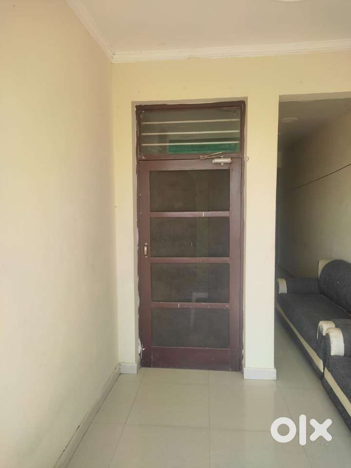 1 bed room 1 kitchen 1 wash room bed mattress Ro color fan bada