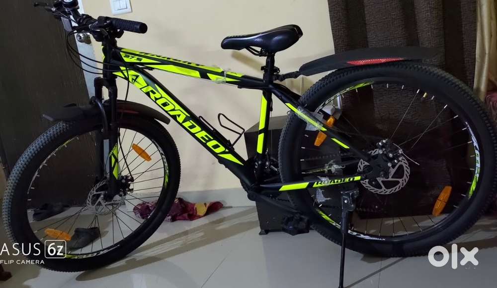 Hercules 27.5 D size with 21 shimano gears & Disc brakes mountain bike