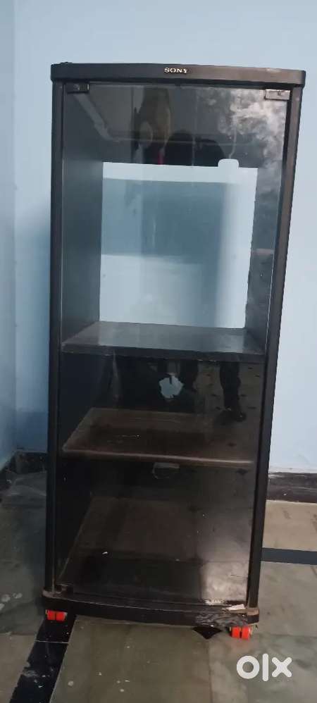 Sony rack for amp and players with glass and moveable wheels